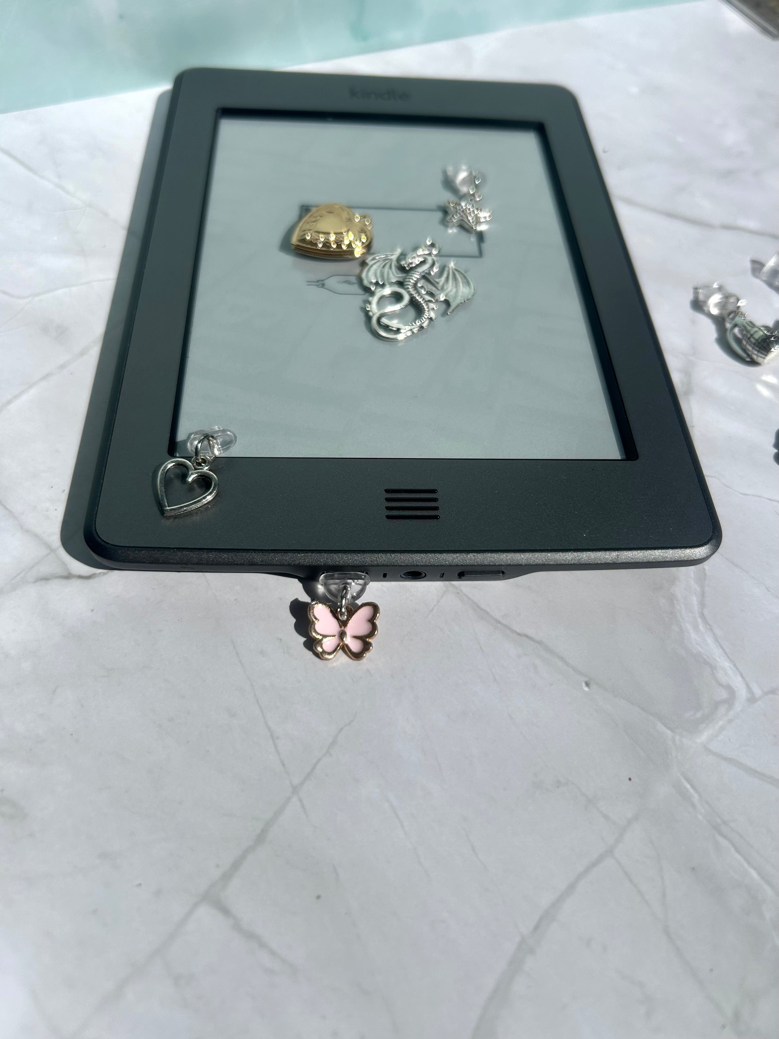 Electronic dust plug