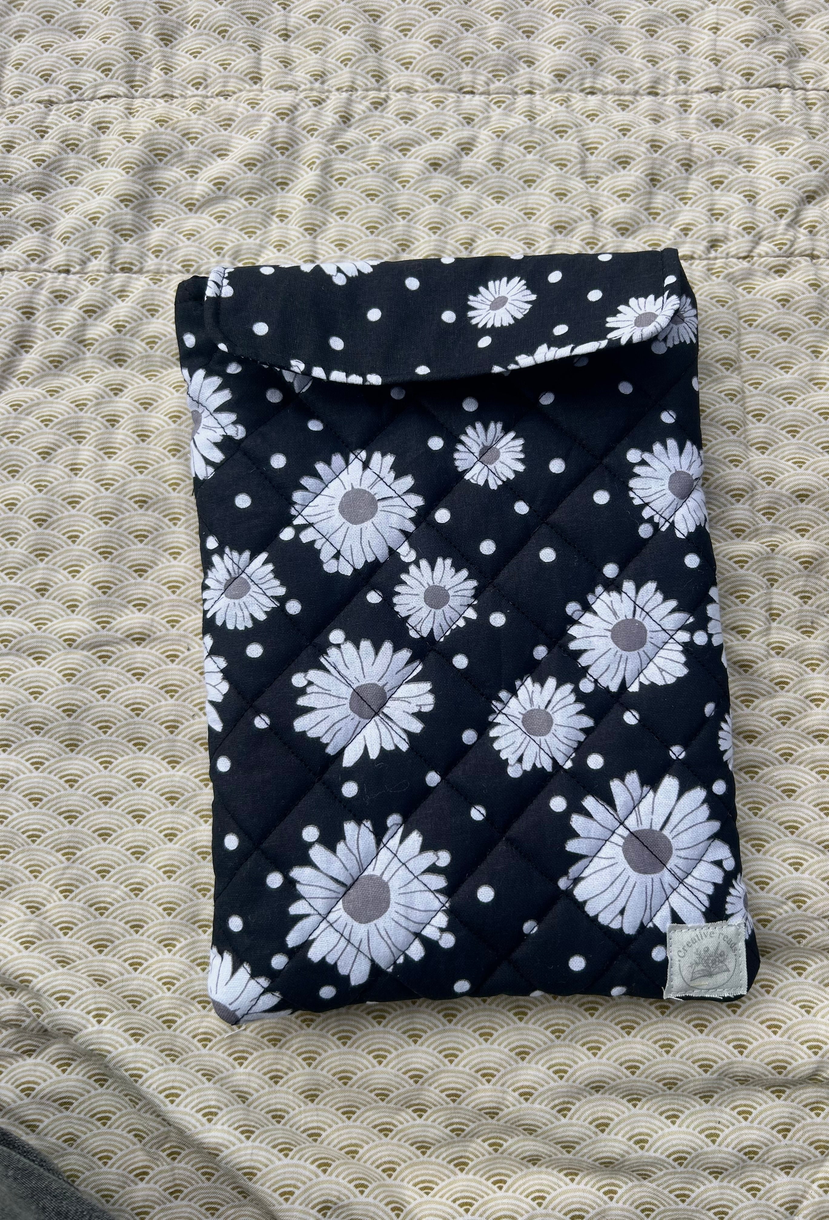 Darling Daisy Kindle/book sleeve