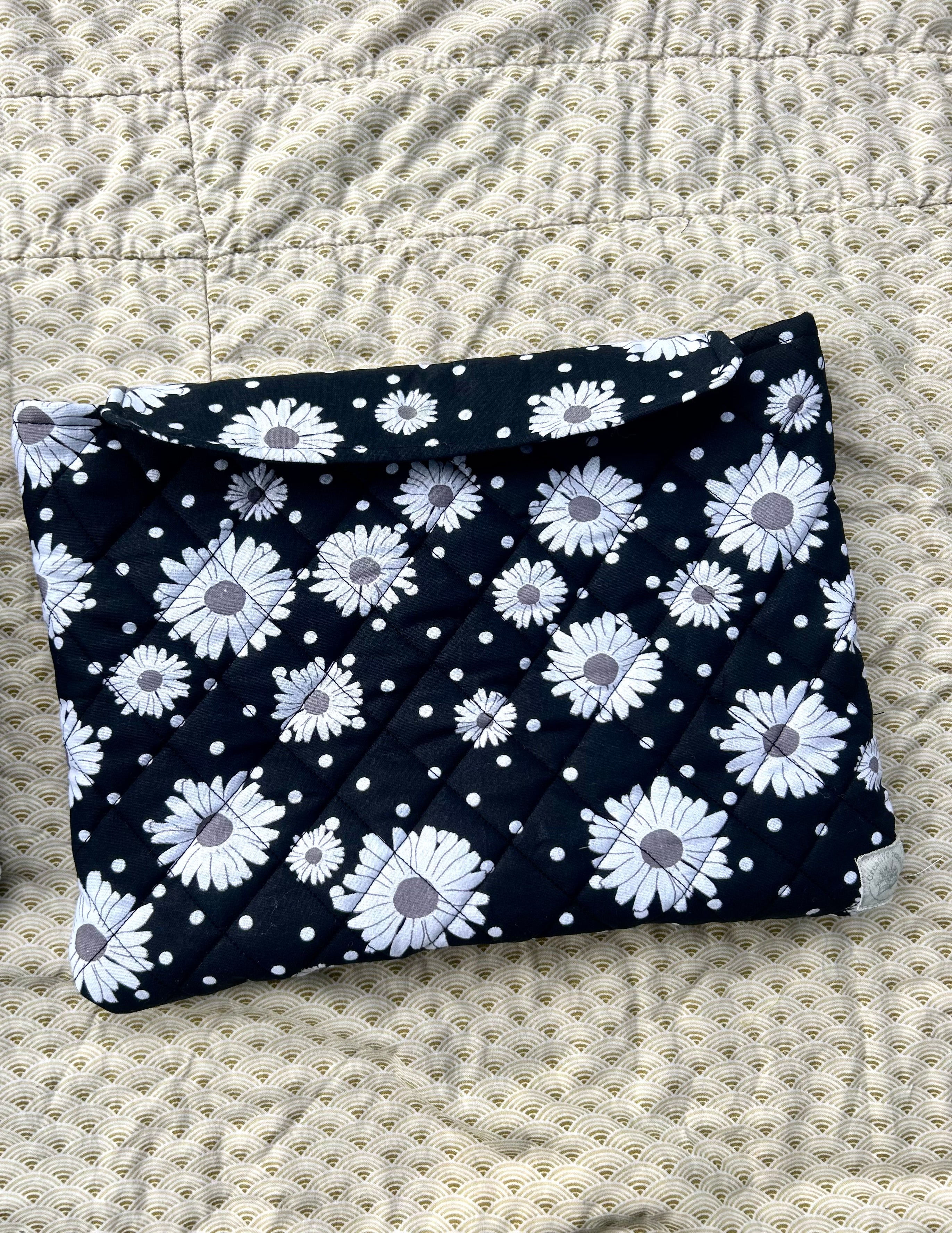 Darling Daisy Kindle/book sleeve